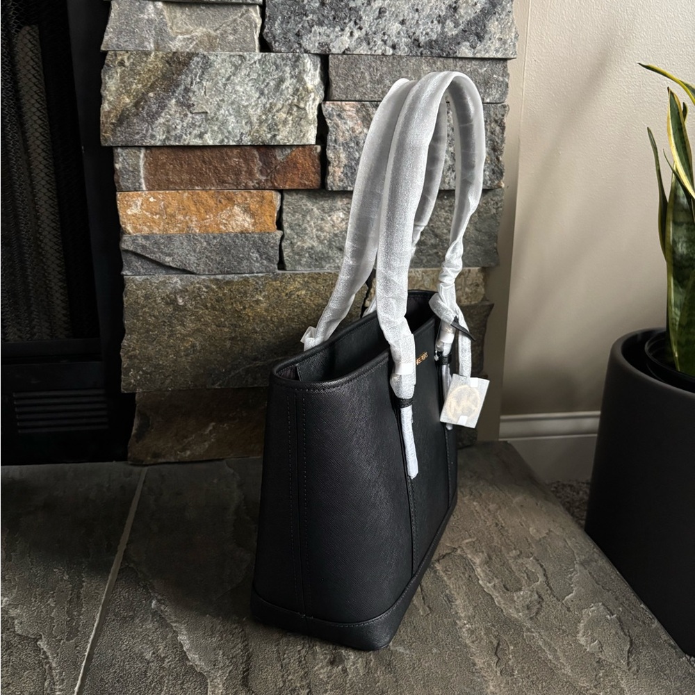 NWT Michael Kors Saffiano Leather Top Zip Tote - Picture 4 of 12